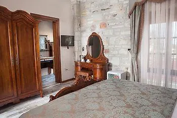 La Petra - Special Class Yenifoca